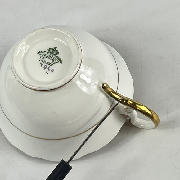 Aynsley England Bone China Teacup Red Gold Floral Interior Scalloped 7840 - Picture 13 of 13